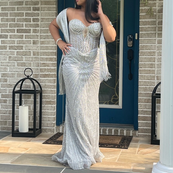 Elegant Silver Strapless Evening Gown - Picture 3 of 4